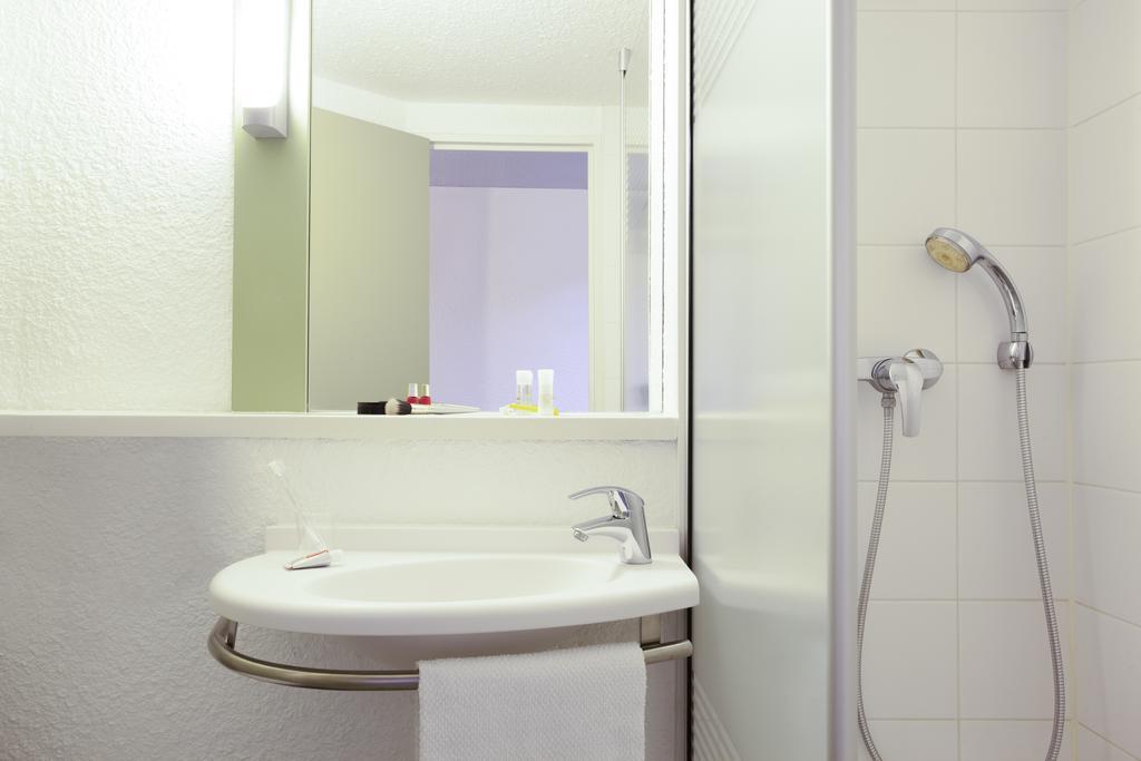 Ibis Budget Tarbes Quarto foto